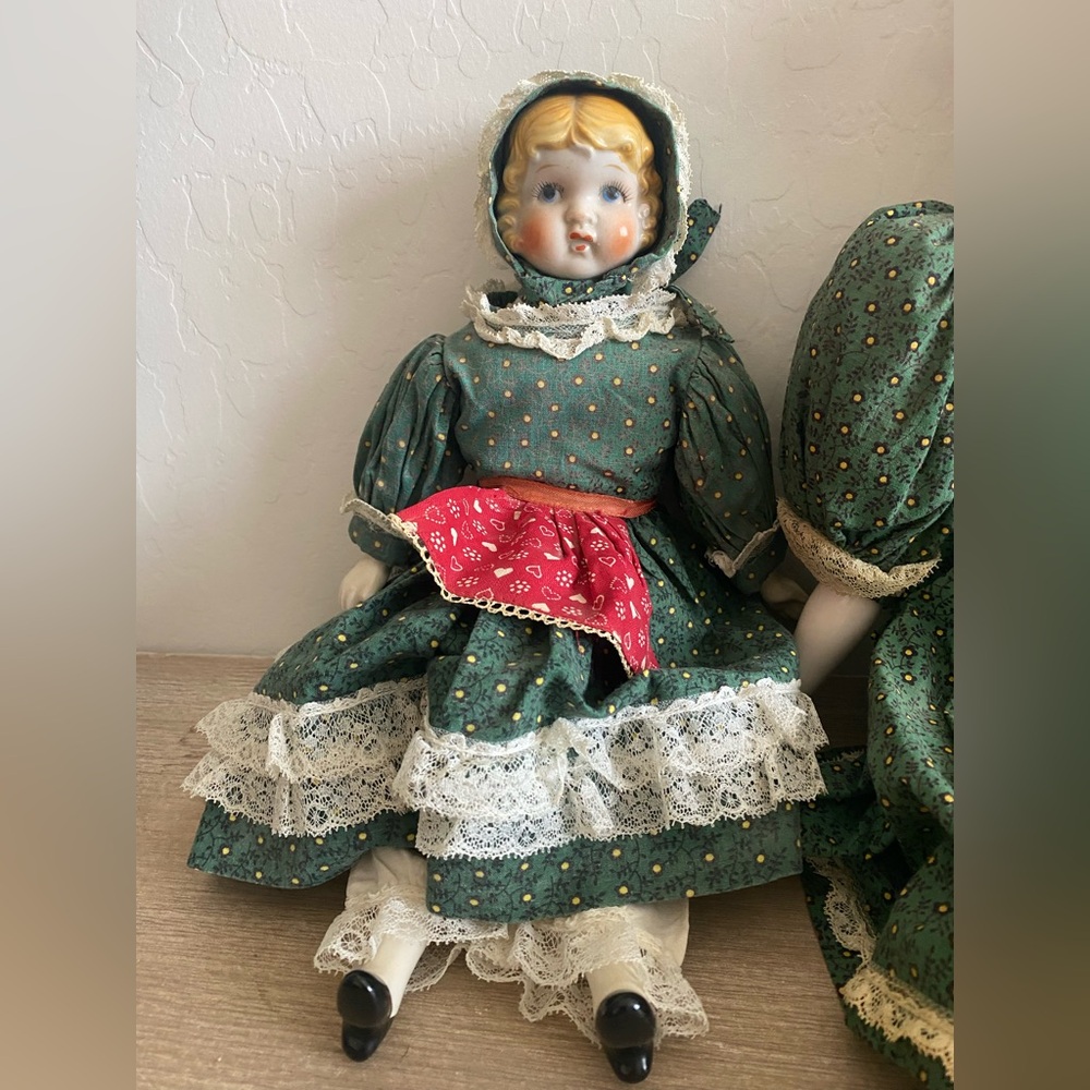 3 Vintage Porcelain Dolls in Green Dresses - Picture 2 of 14
